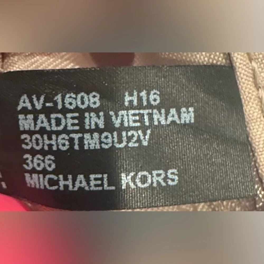 Michael Kors Mercer Duffle (EUC)